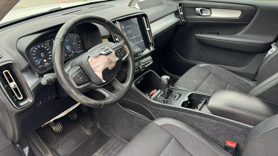 VOLVO XC40 -