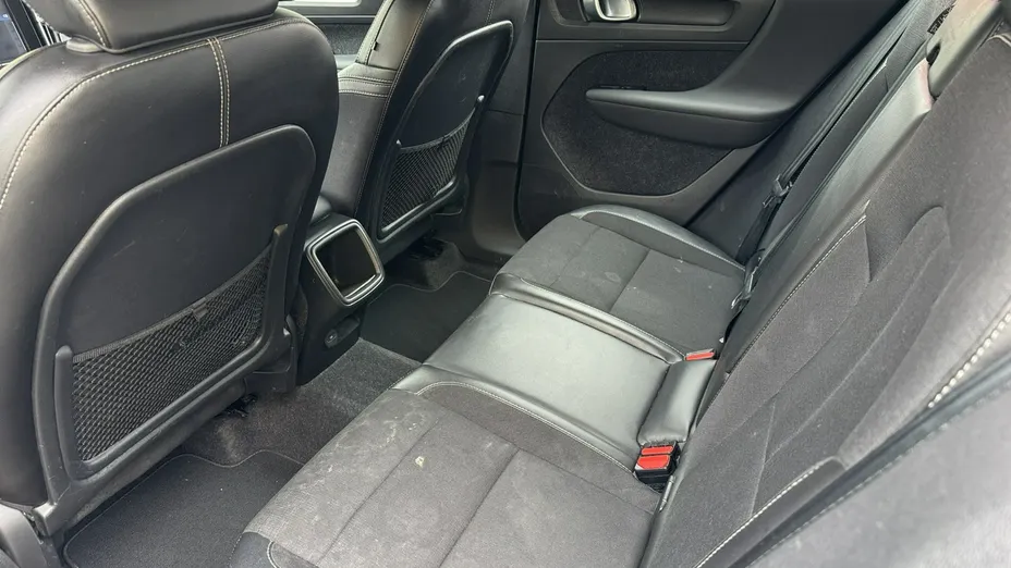VOLVO XC40 -