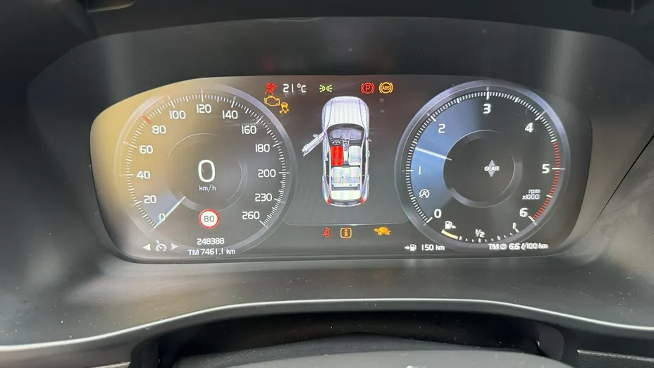 VOLVO XC40 -