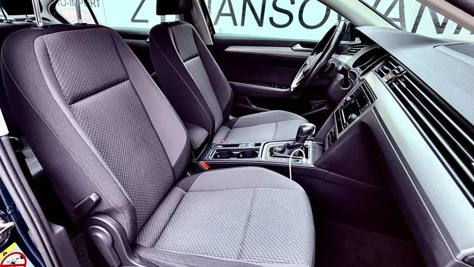 VOLKSWAGEN Passat -