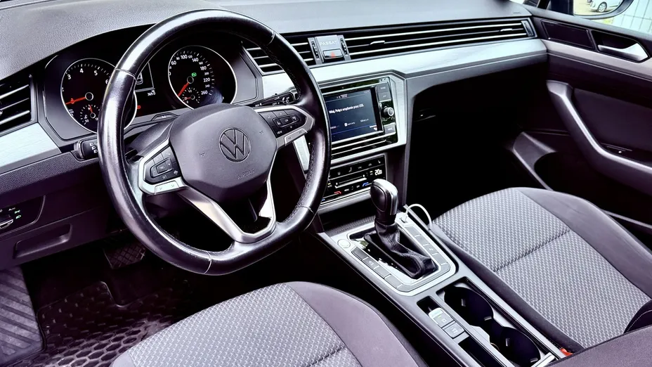 VOLKSWAGEN Passat -