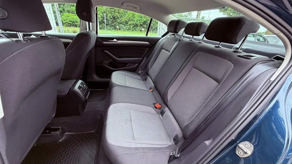 VOLKSWAGEN Passat -
