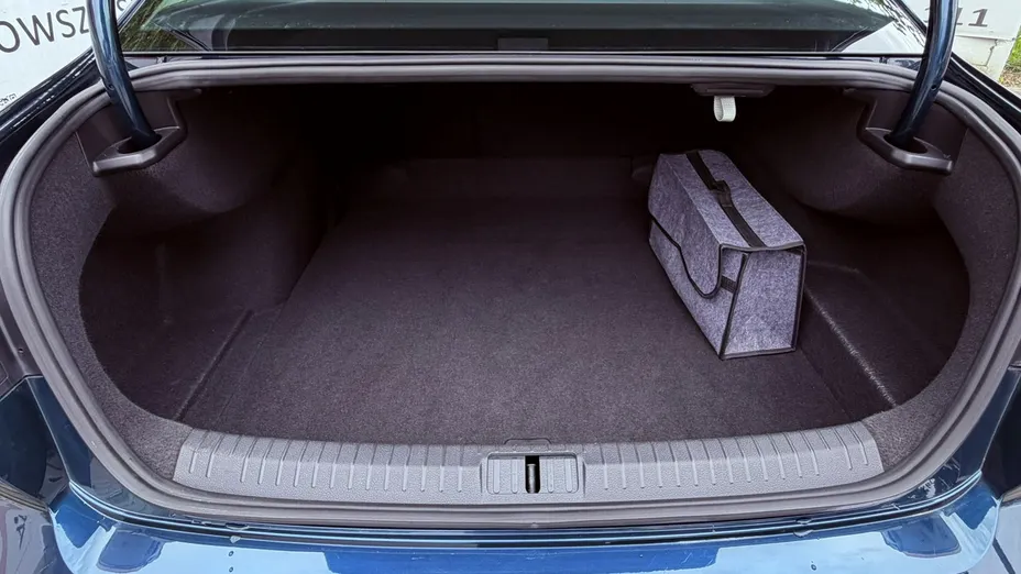 VOLKSWAGEN Passat -