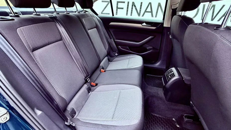 VOLKSWAGEN Passat -