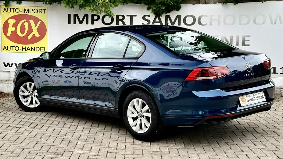 VOLKSWAGEN Passat -