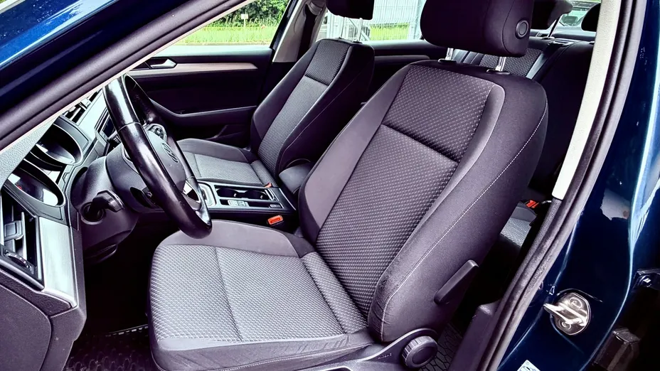 VOLKSWAGEN Passat -