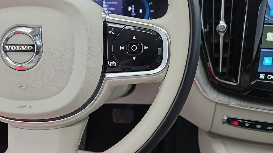 VOLVO XC60 -