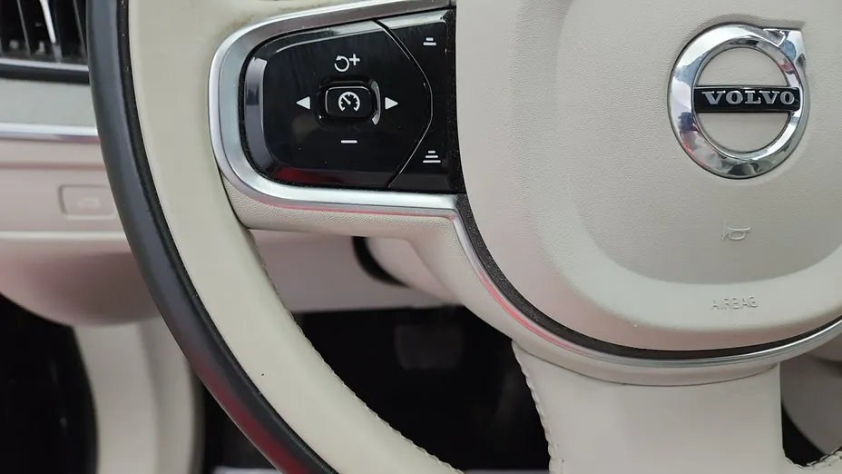 VOLVO XC60 -