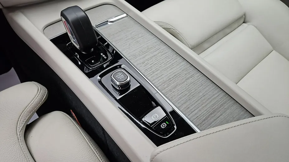 VOLVO XC60 -