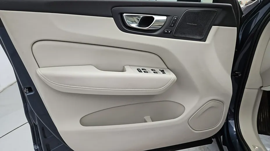 VOLVO XC60 -