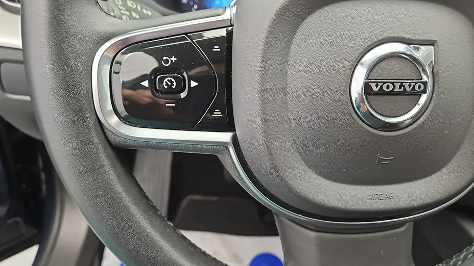 VOLVO XC60 -
