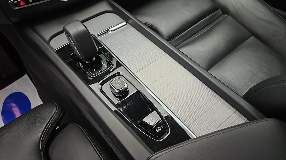 VOLVO XC60 -