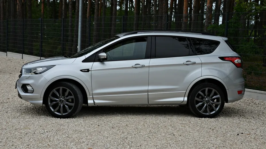 FORD Kuga -