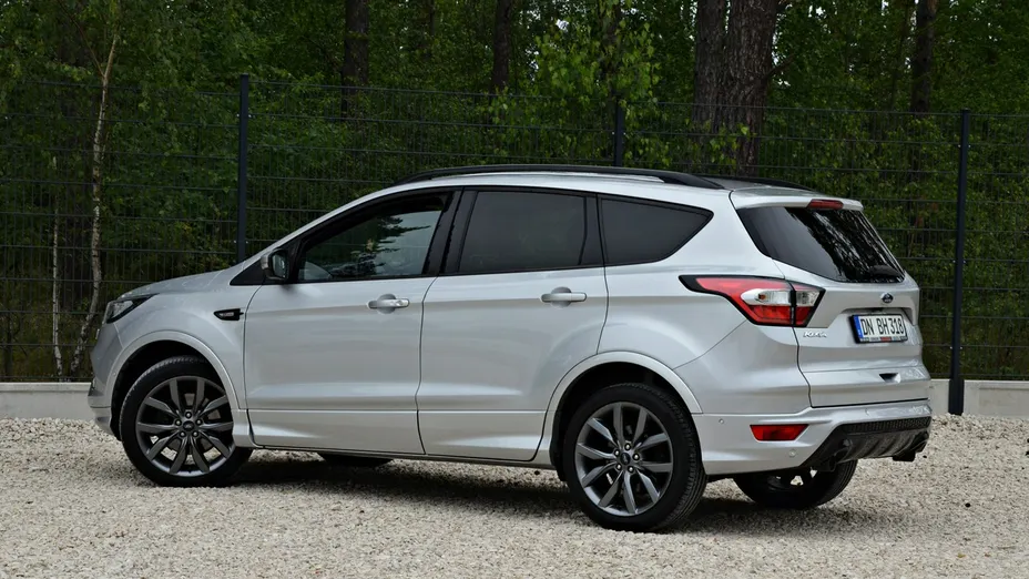 FORD Kuga -