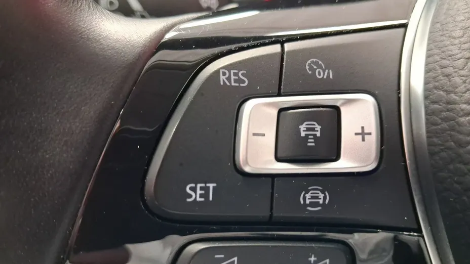 VOLKSWAGEN T-ROC -