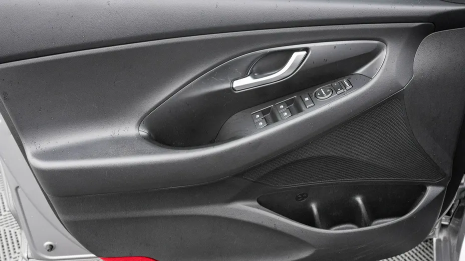 HYUNDAI i30 -