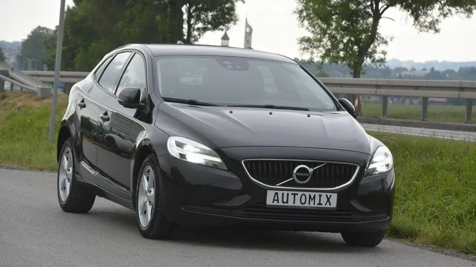 VOLVO V40 -