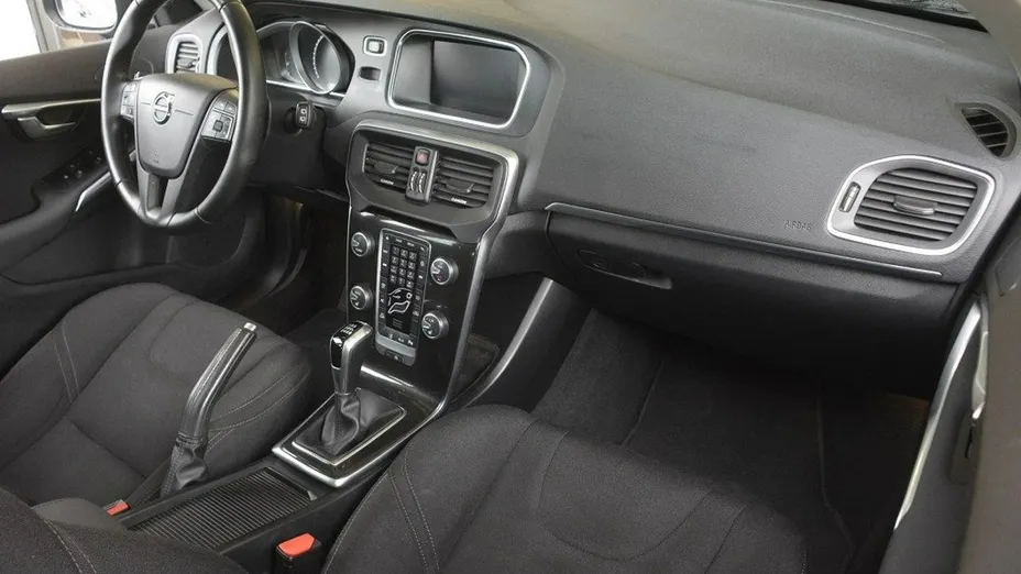 VOLVO V40 -