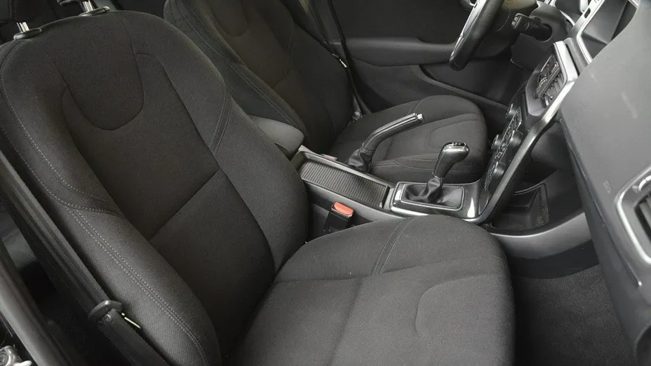 VOLVO V40 -
