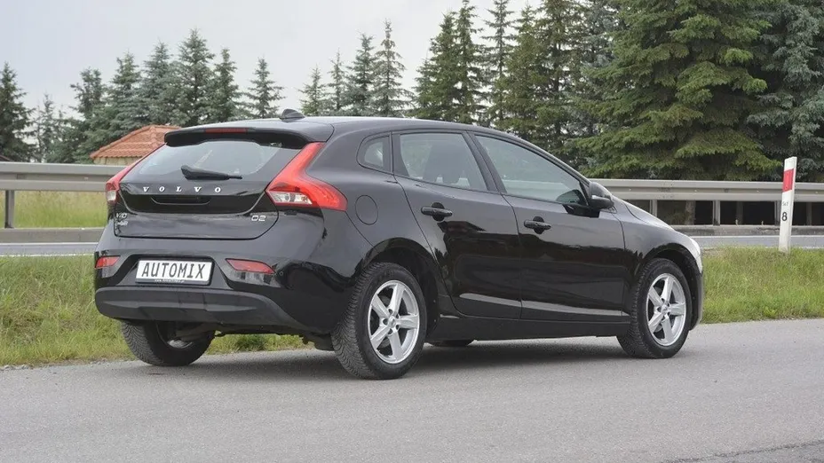 VOLVO V40 -