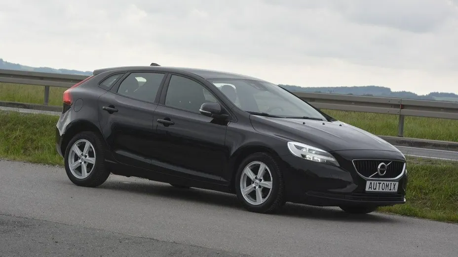 VOLVO V40 -
