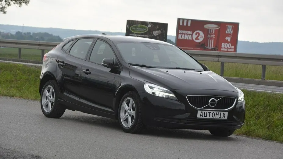 VOLVO V40 -
