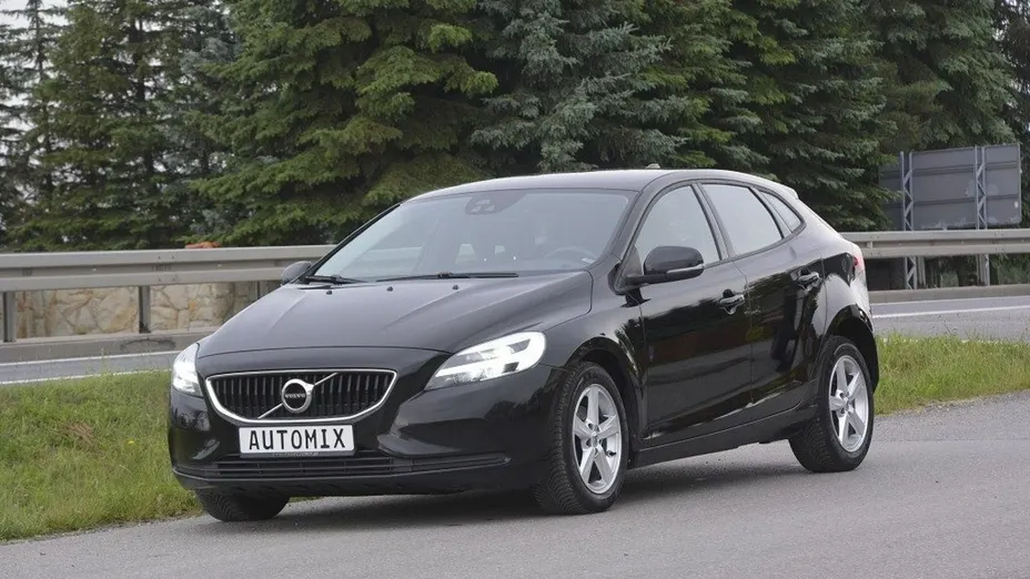 VOLVO V40 -