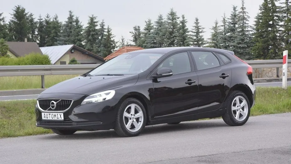 VOLVO V40 -