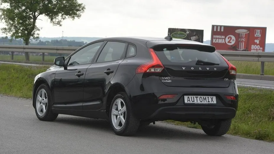 VOLVO V40 -