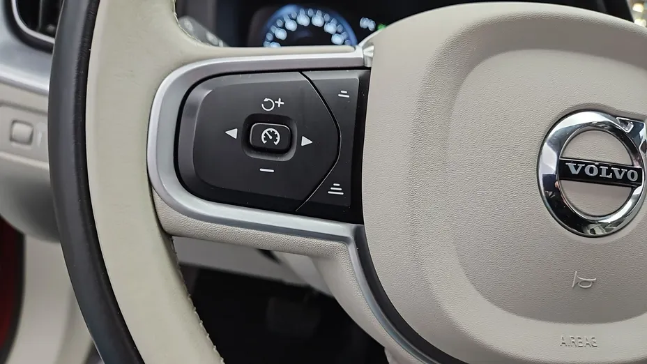 VOLVO XC60 -