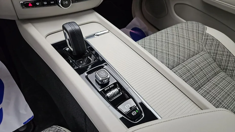 VOLVO XC60 -