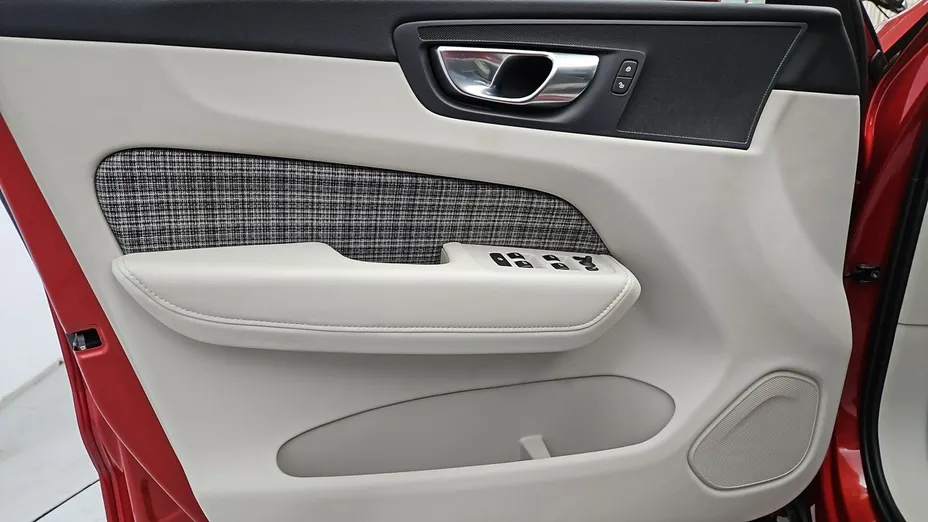VOLVO XC60 -