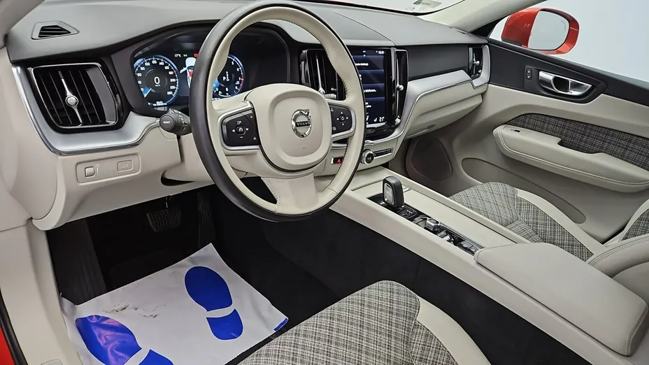 VOLVO XC60 -