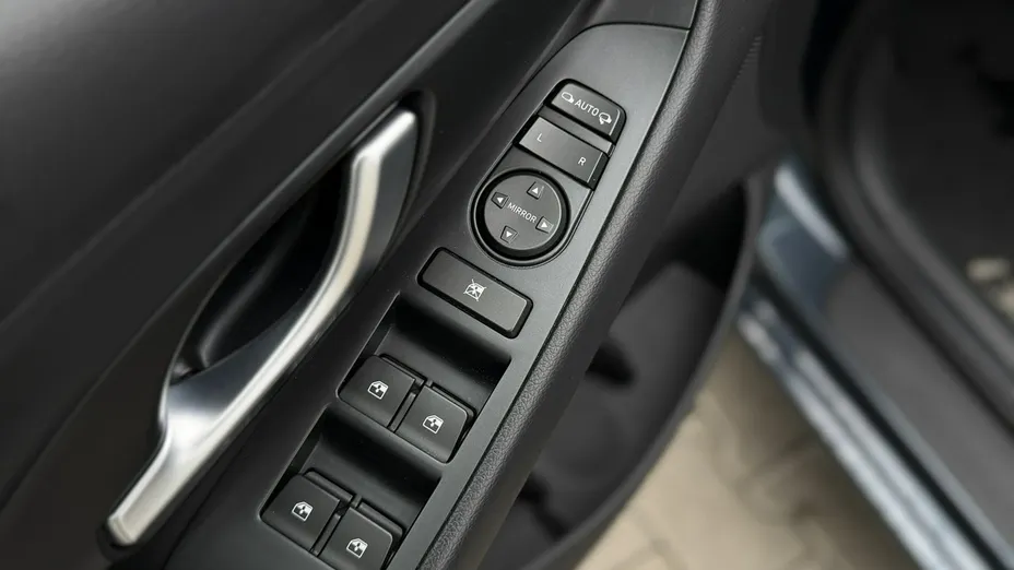 HYUNDAI i30 -