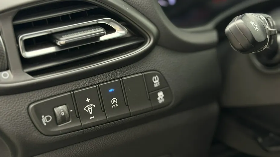 HYUNDAI i30 -