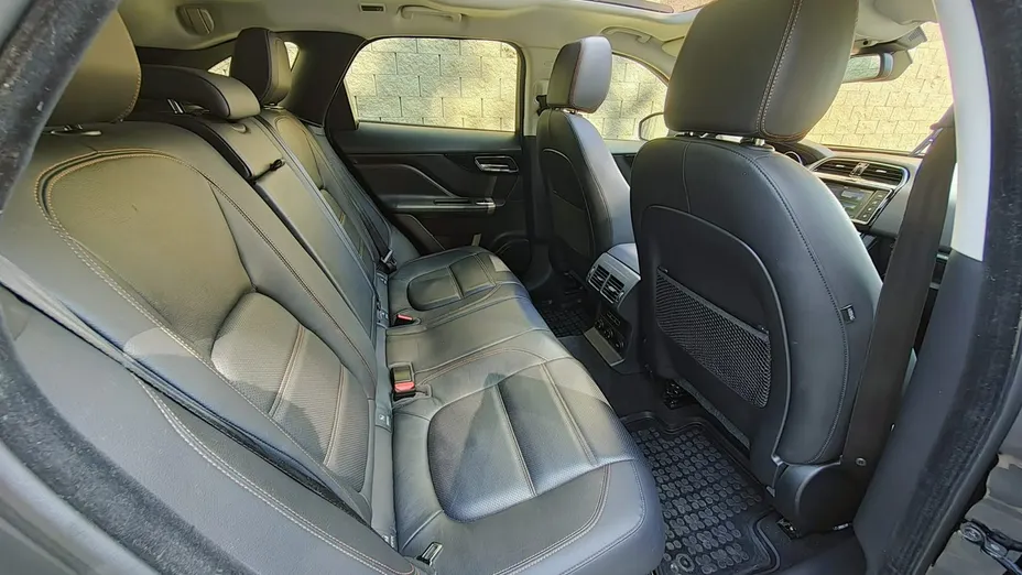 JAGUAR F-Pace -