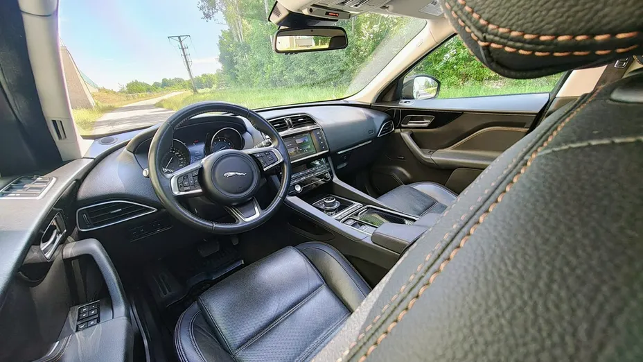 JAGUAR F-Pace -