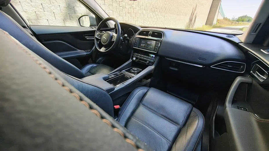 JAGUAR F-Pace -
