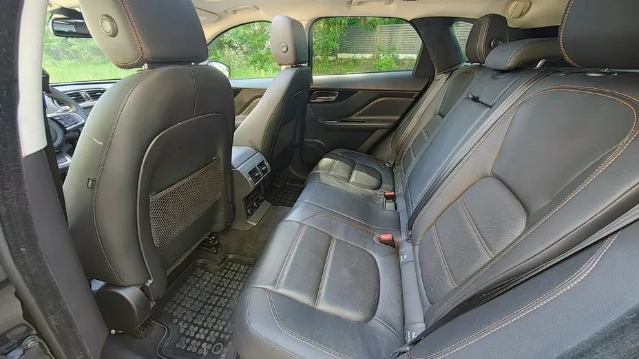 JAGUAR F-Pace -