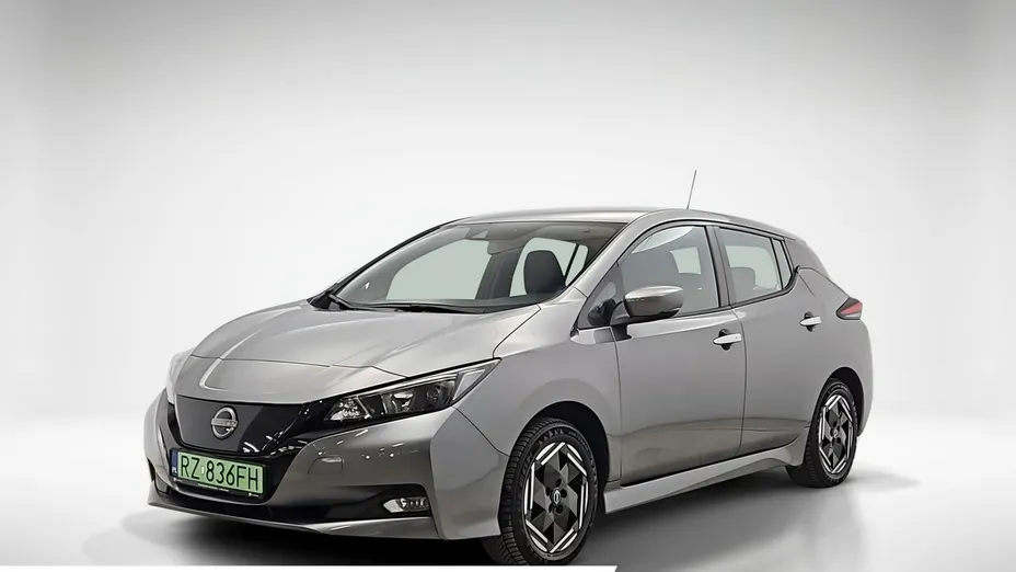 NISSAN Leaf -