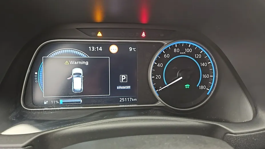 NISSAN Leaf -