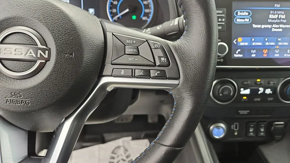 NISSAN Leaf -