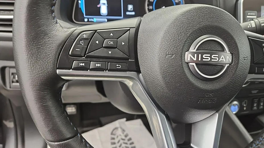 NISSAN Leaf -