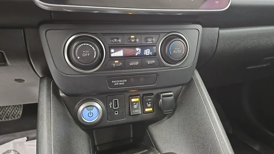 NISSAN Leaf -