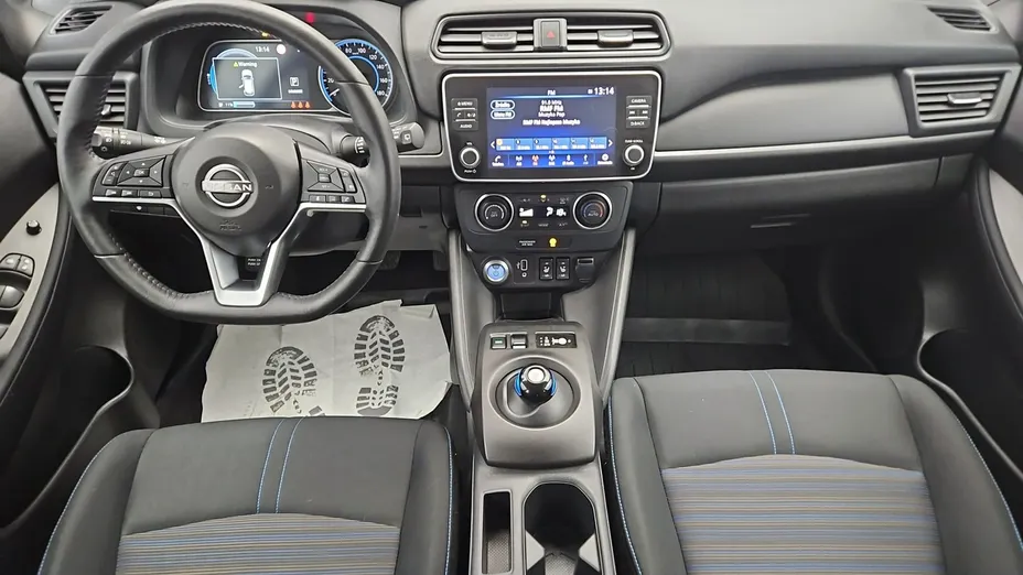 NISSAN Leaf -