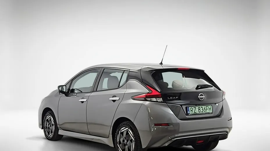 NISSAN Leaf -