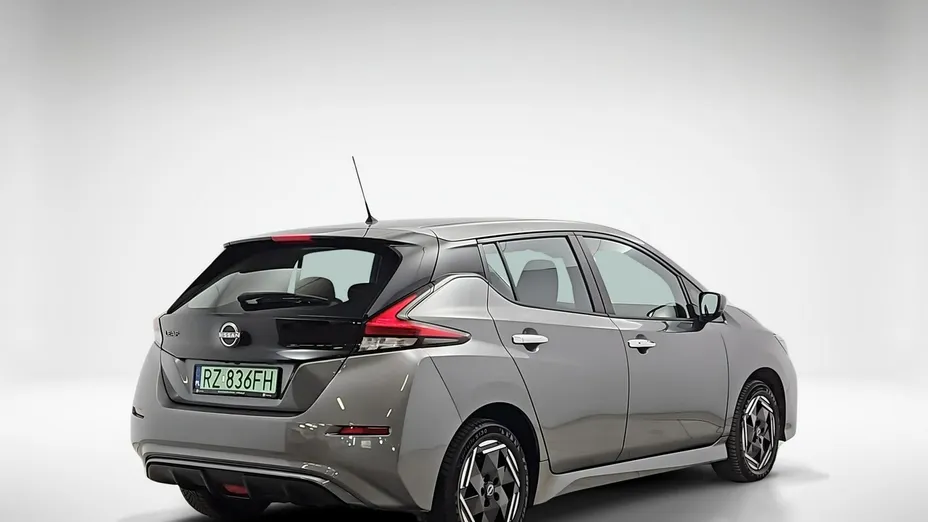 NISSAN Leaf -
