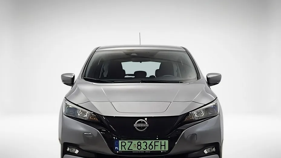 NISSAN Leaf -