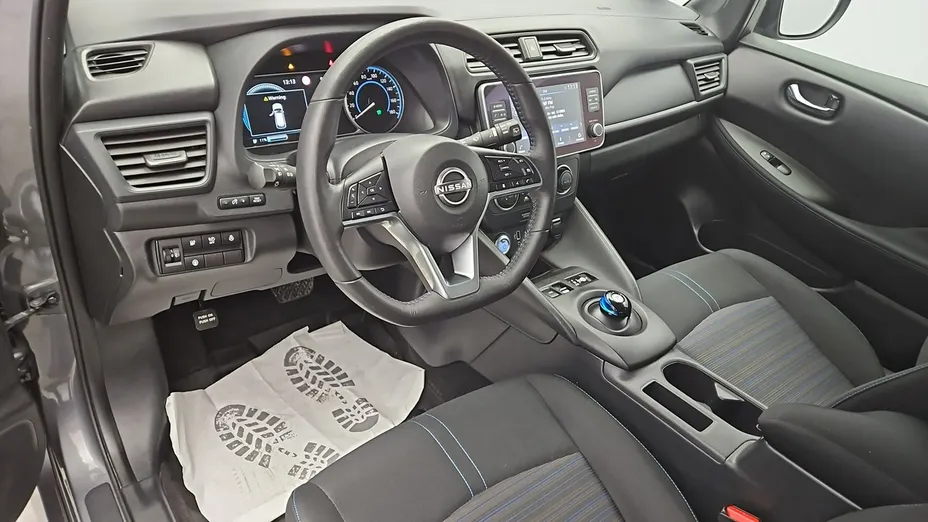 NISSAN Leaf -