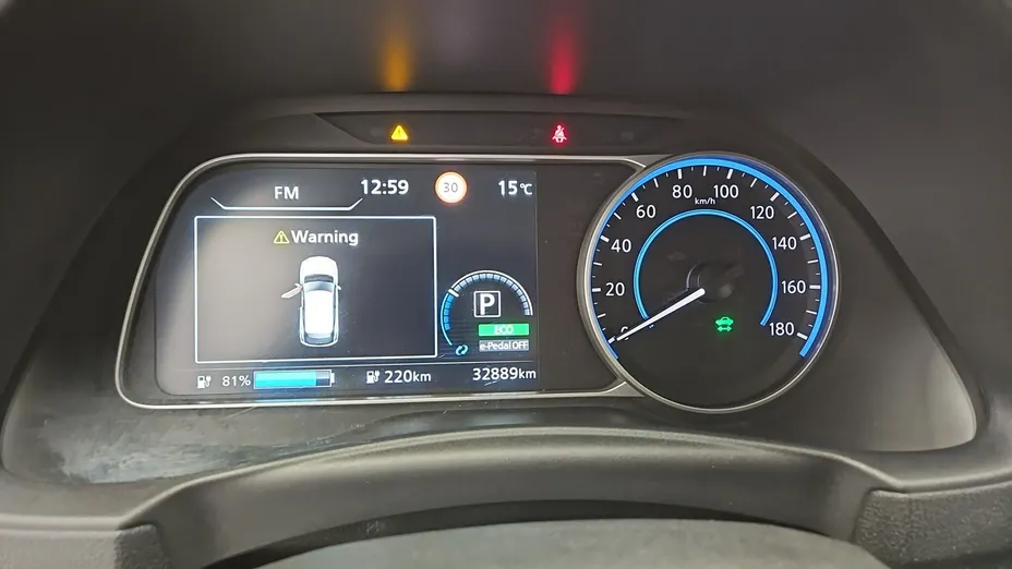 NISSAN Leaf -